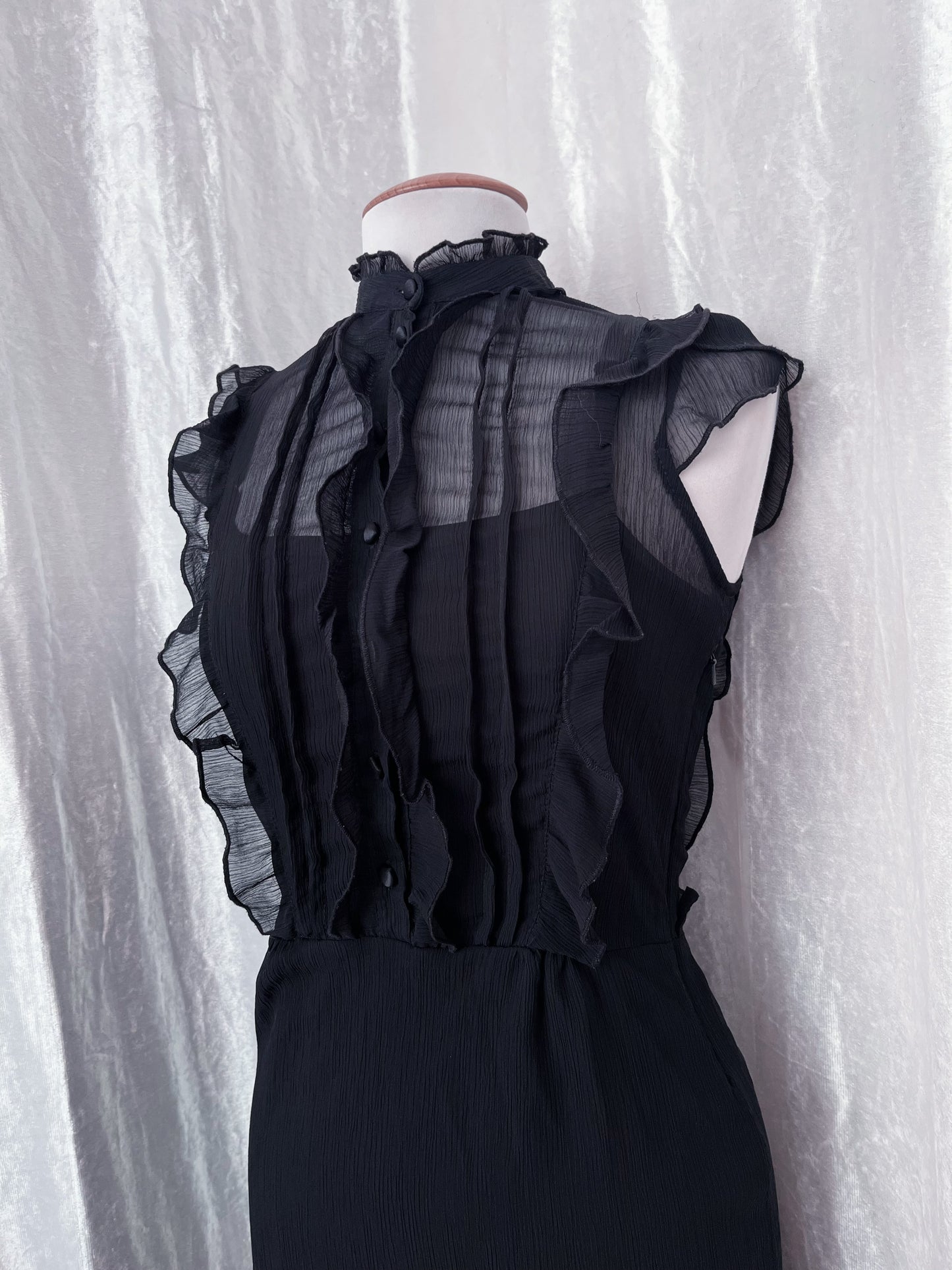 Gothic lolita mesh dress with ruffle details 💜🌀