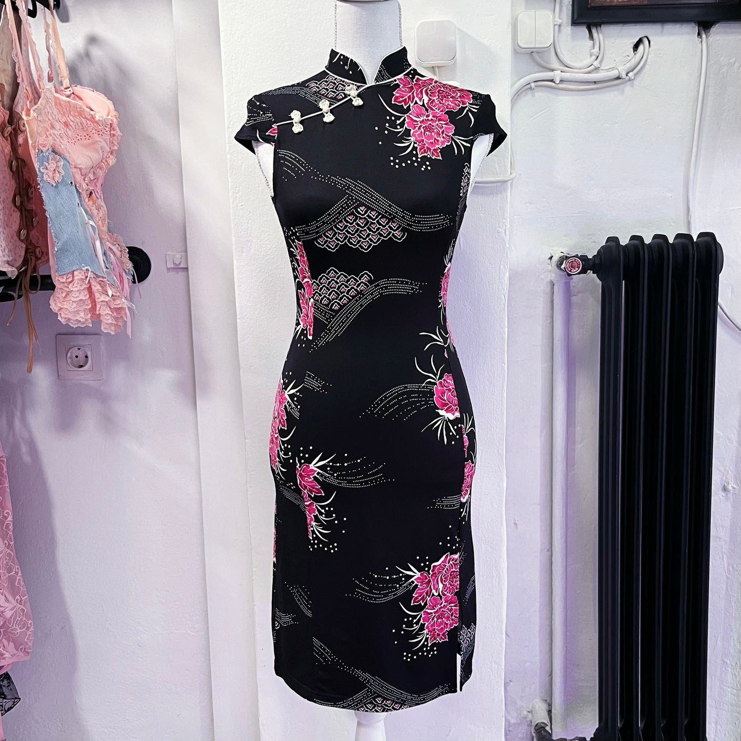 00’s iconic Qipao black & pink dress 💞🍡