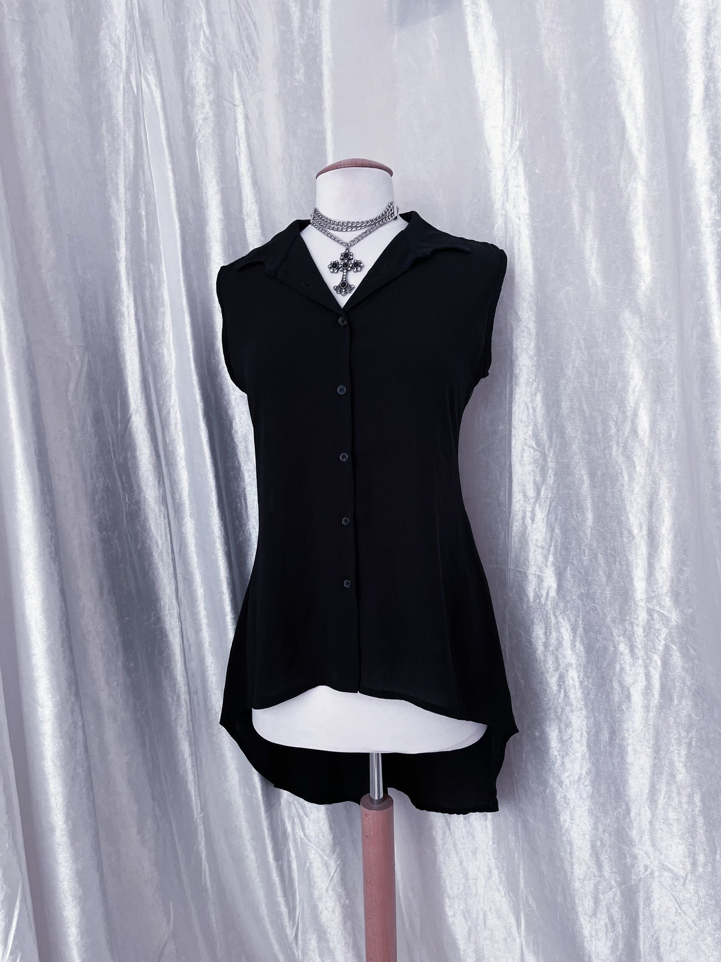Gothic black shirt with lace and long tail on the back 🕸️🕷️