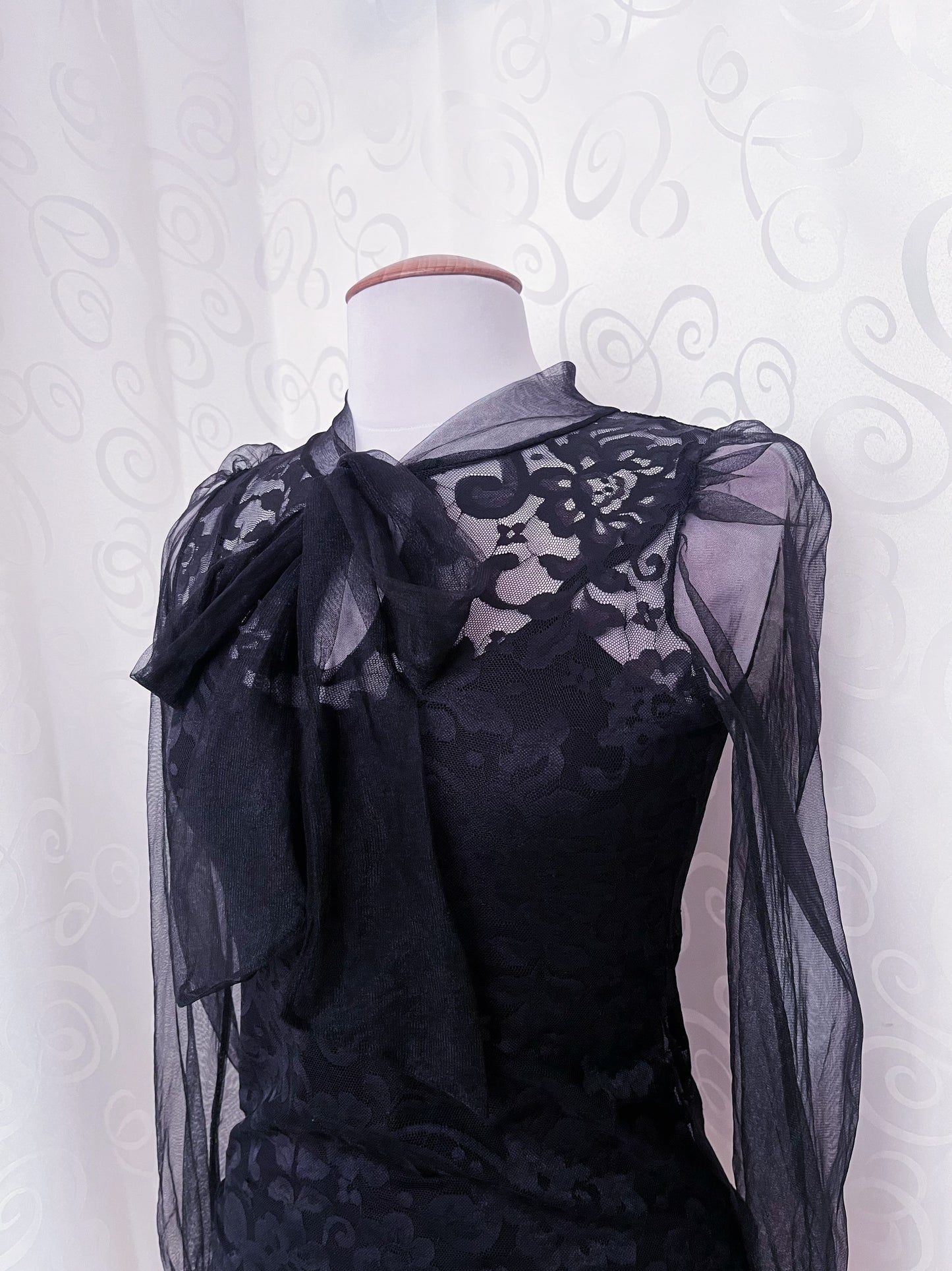 Gothic lacey top with puff mesh sleeves 🕷️