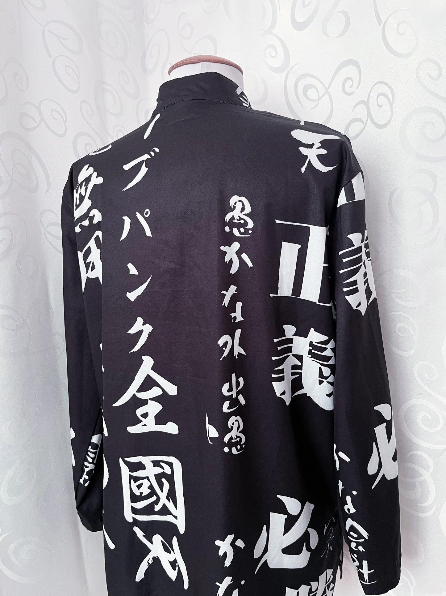 Iconic Asian kimono style shirt with Kanji pattern 🍚🍥