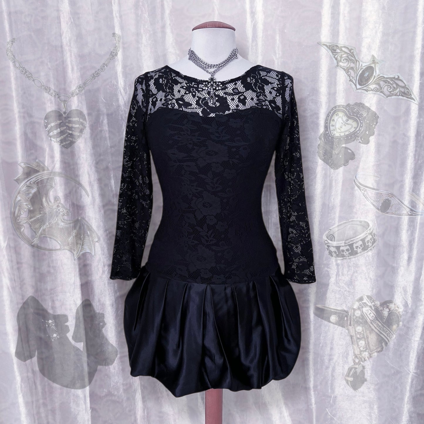 Iconic Gothic balloon lace dress 🦇