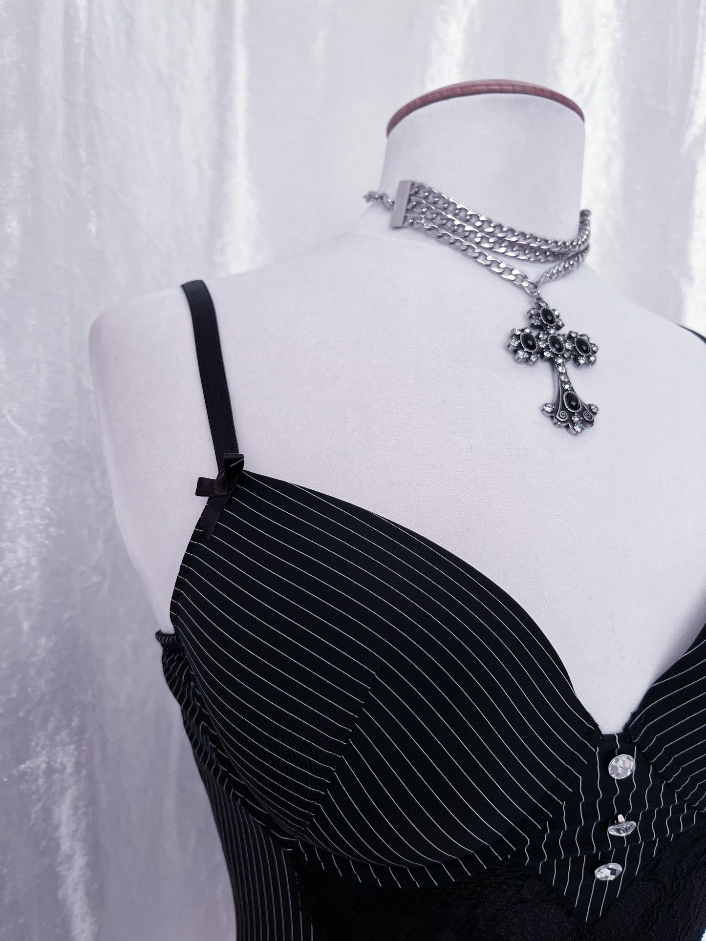 00’s Gothic striped corset with garters 🕸️