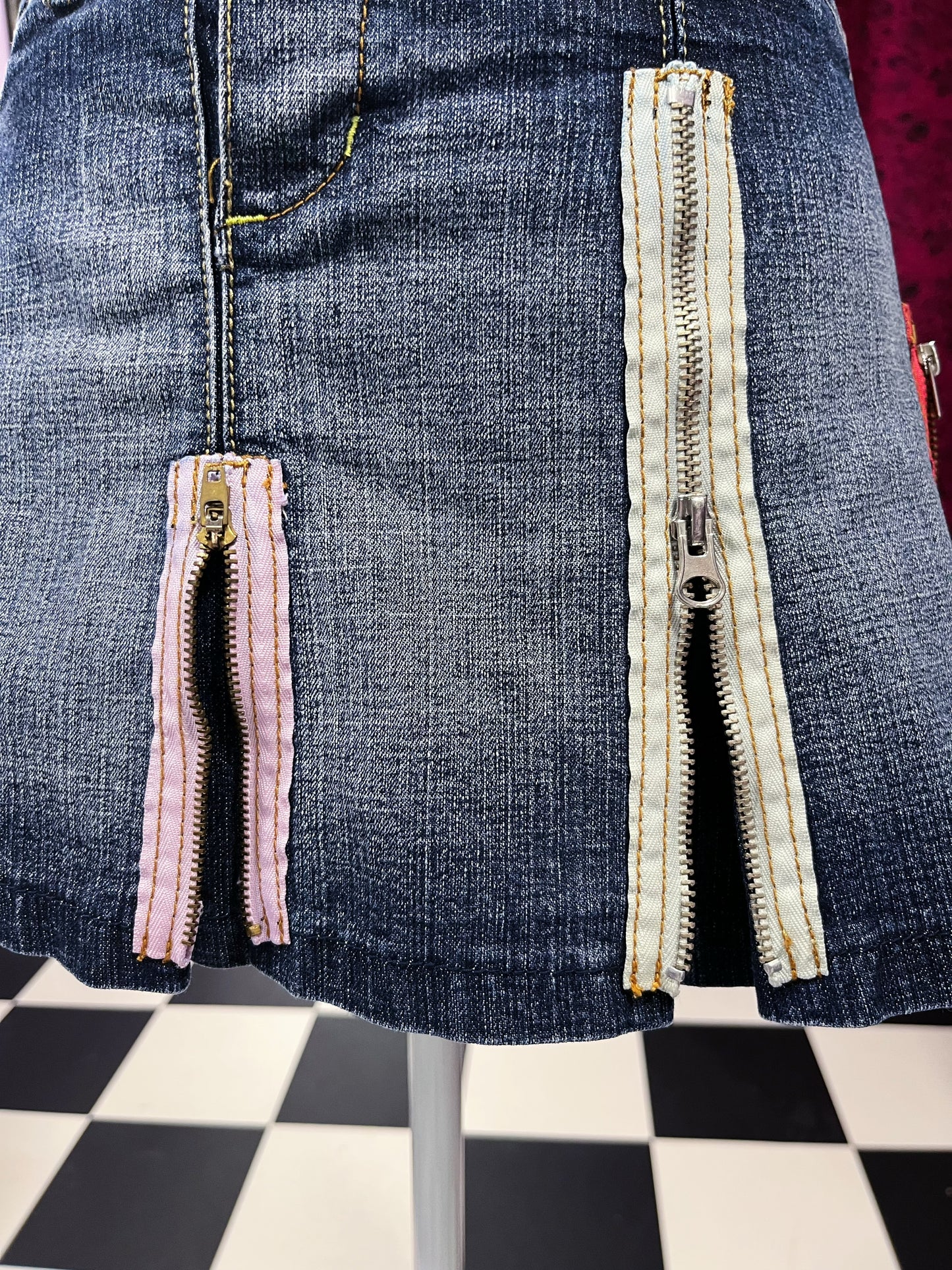 00’s iconic denim skirt with zipper details 🤐