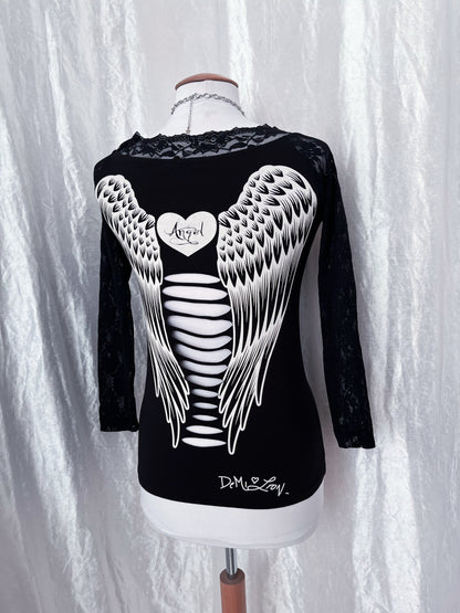 00’s Angel shirt with cut-out back & angel wings 🪽🌀