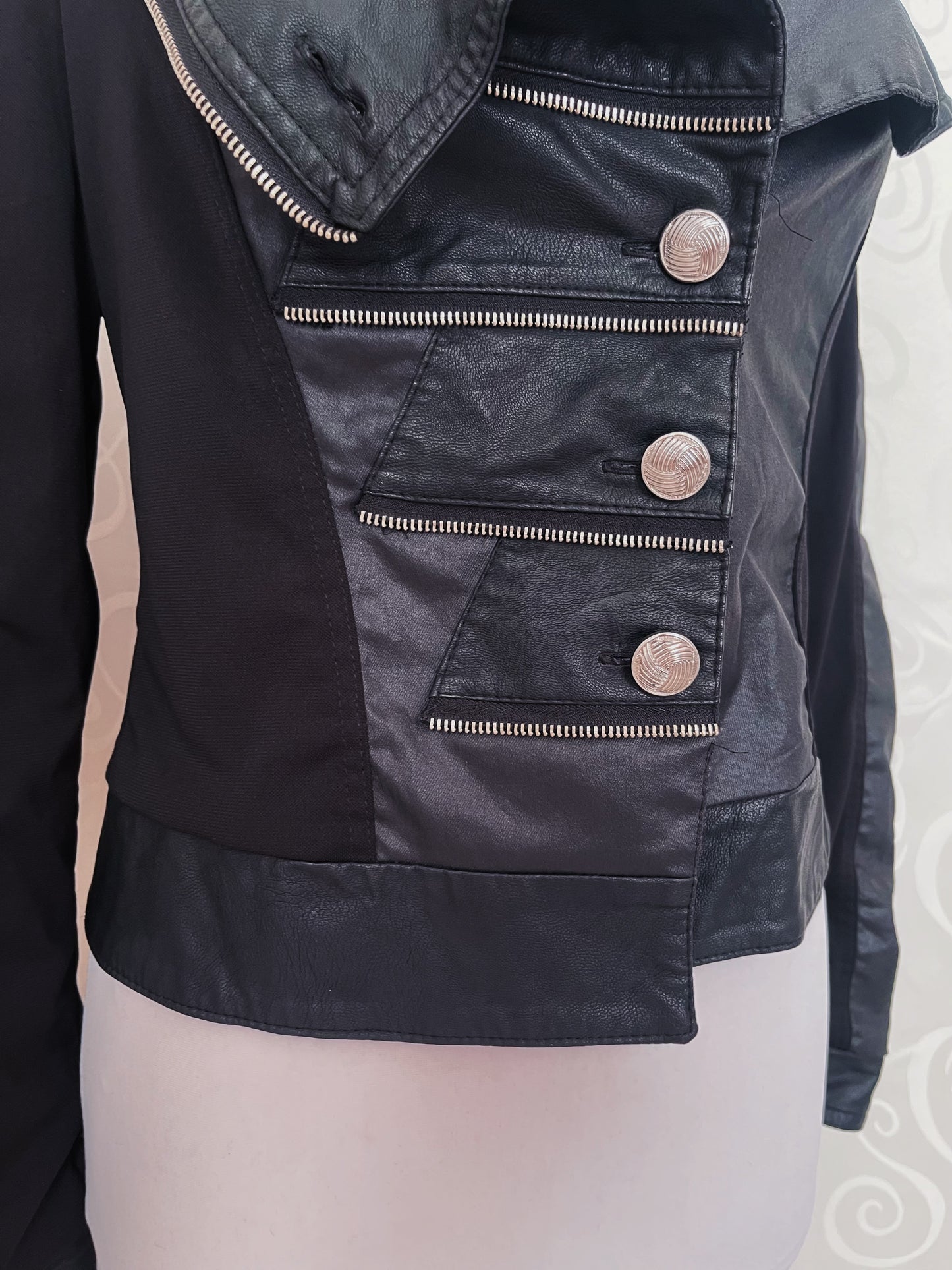 00’s gothic faux leather light jacket 🦇