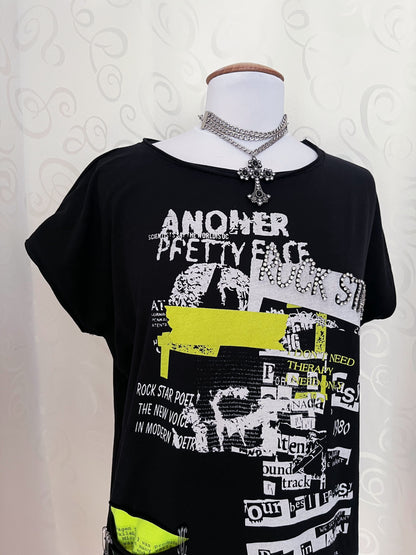 00’s Alt graphic tee with cut-out and safety pin details 🖤