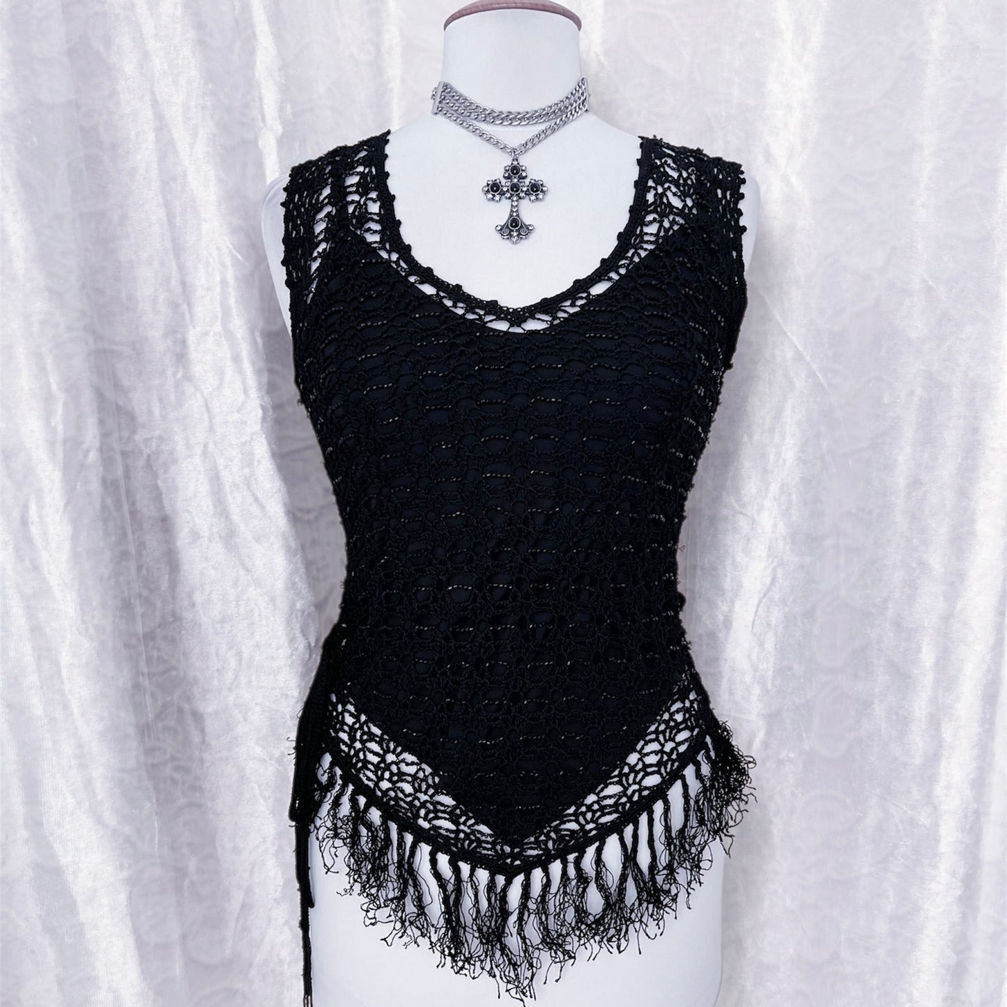 00’s Lipsy beaded knit top 🕸️
