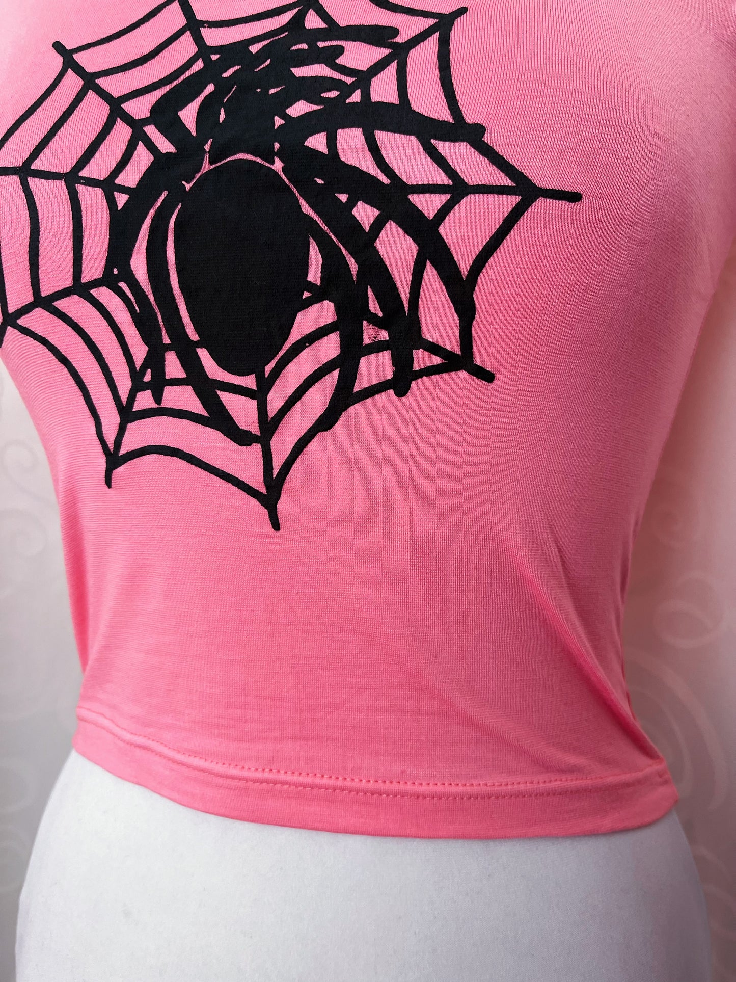 00’s Deadstock spider pink baby tee 🕷️🕸️