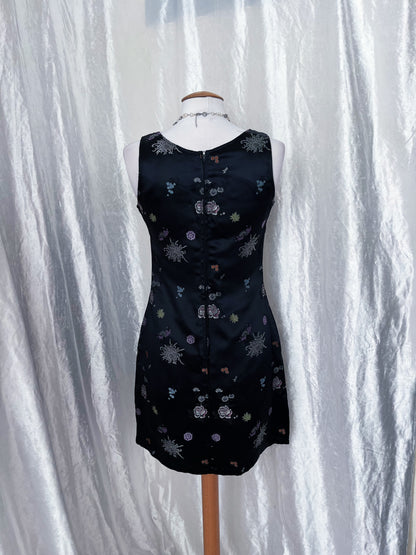 00’s asian style dress with embroidered details 🪷