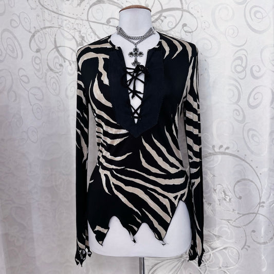 Hot zebra print asymmetrical top with lace-up detail 🦓🖤