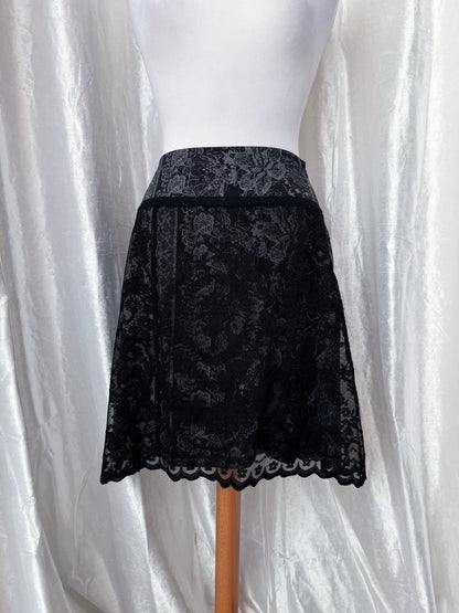 Dark coquette floral skirt with lace detail 🖤🌹