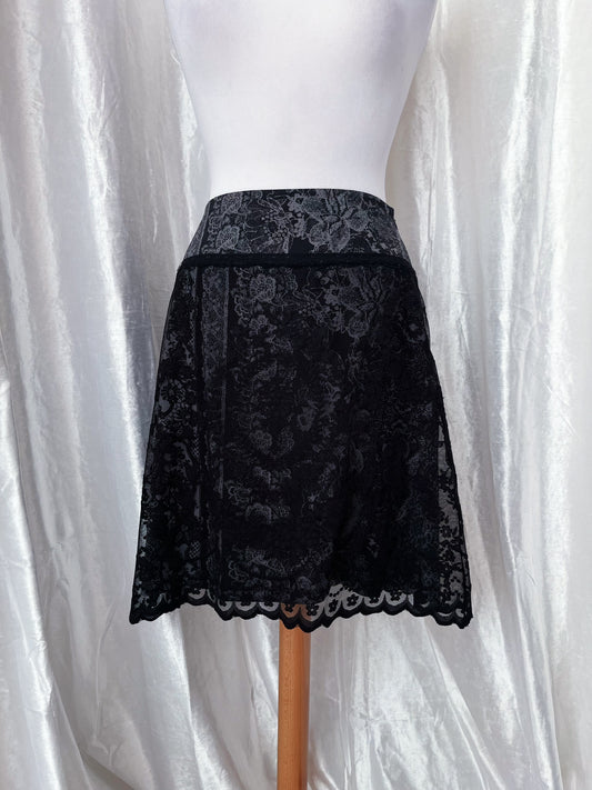 Dark coquette floral skirt with lace detail 🖤🌹