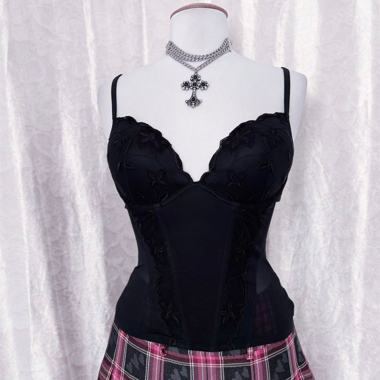 Must-have black mesh corset top with embroidered details 🕸️