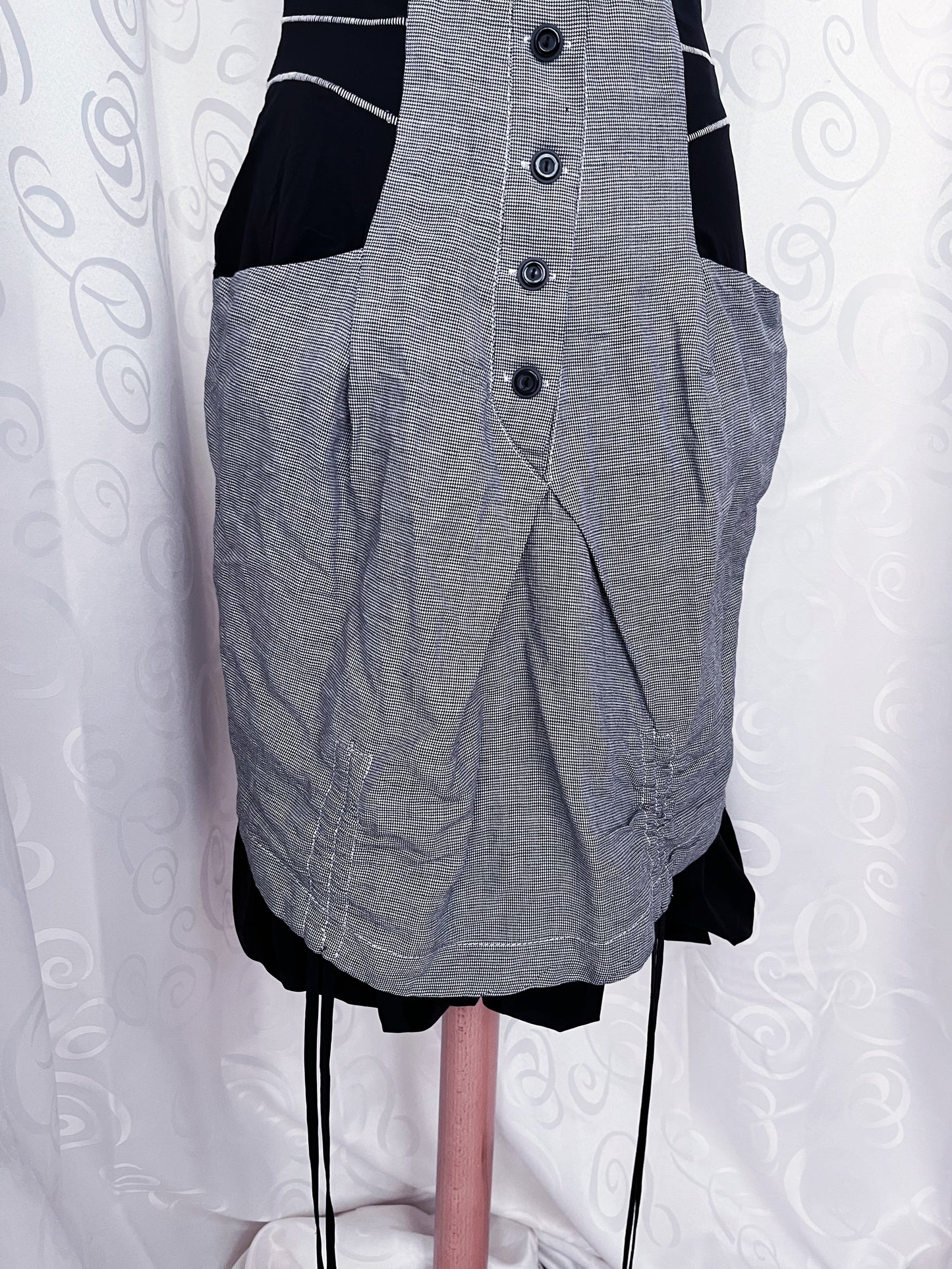 00’s iconic Dark Coquette plaid dress with lace up back detail 🗝🏰