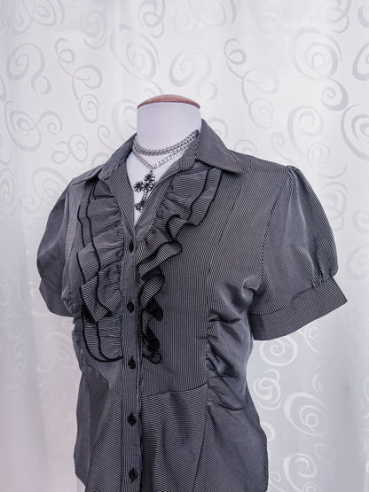 00’s Gothic/Jirai Kei ruffle shirt 🖤🌀