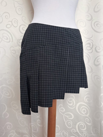 Emo asymmetrical plaid & pleated skirt 🦝🦇