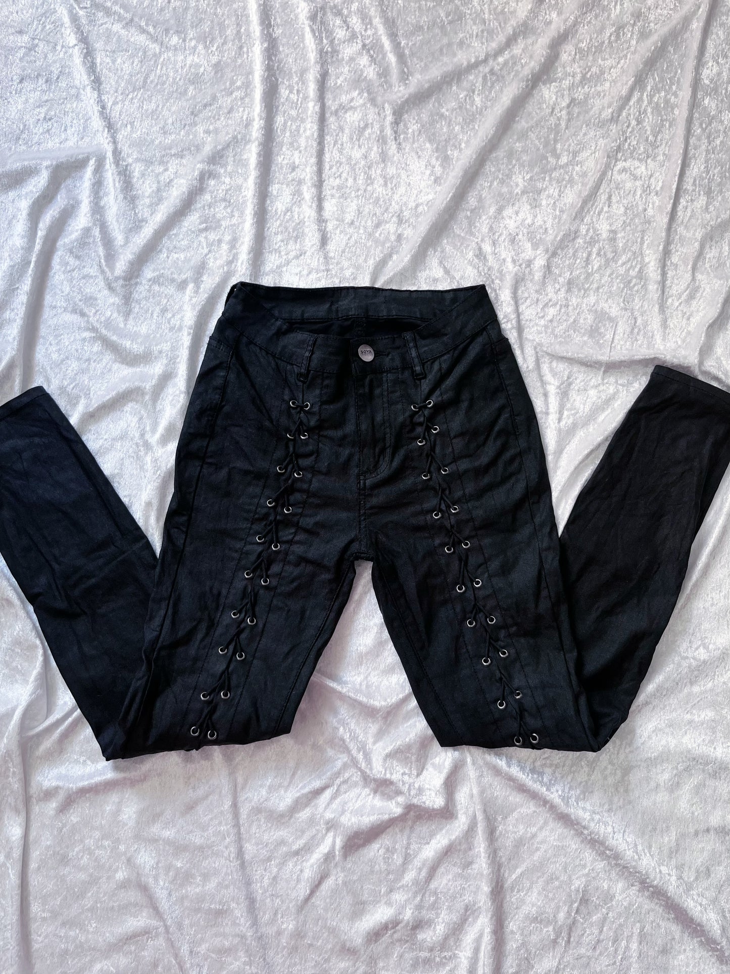 Gothic lace-up faux leather jeans 🦇