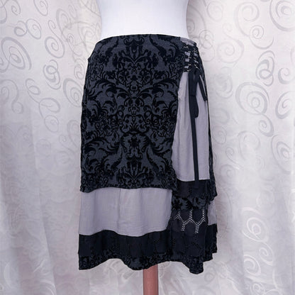 00’s gothic grey skirt with lace-up & velvet embossed details 🕷️