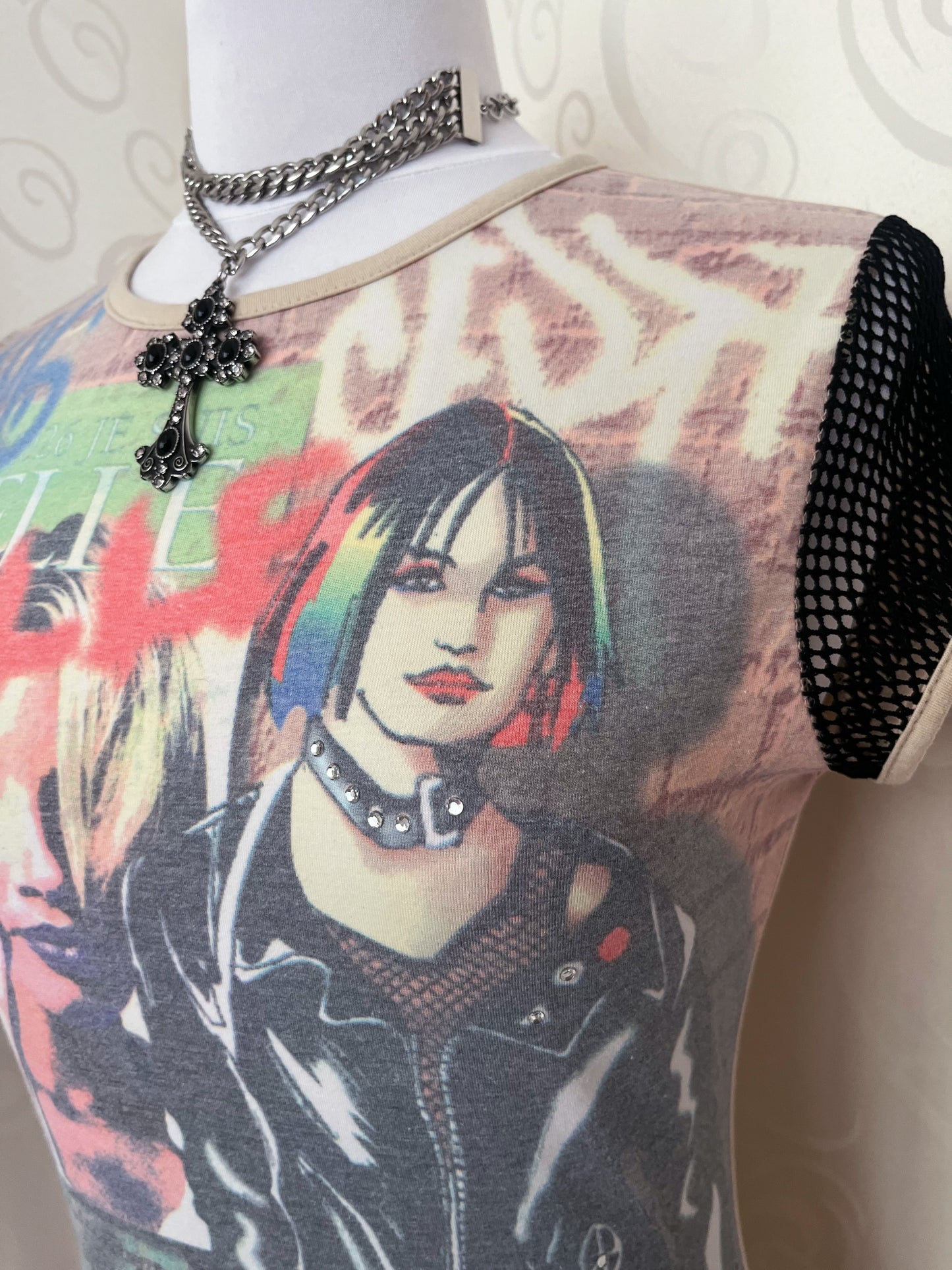00’s Alt tee with graphic punk girl tee & fishnet sleeves 🦇🎸