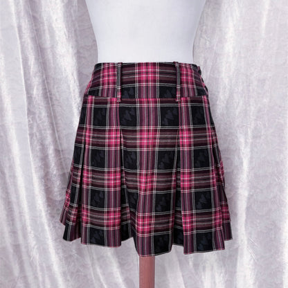 Woolen pink plaid skirt with heart print details 🎀