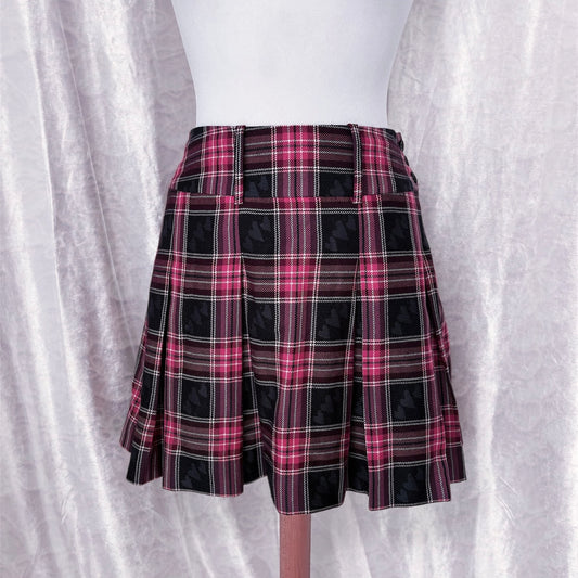 Woolen pink plaid skirt with heart print details 🎀