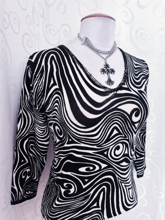 00’s Nicowa Gothic swirl top with beaded details 🕸️🕷️