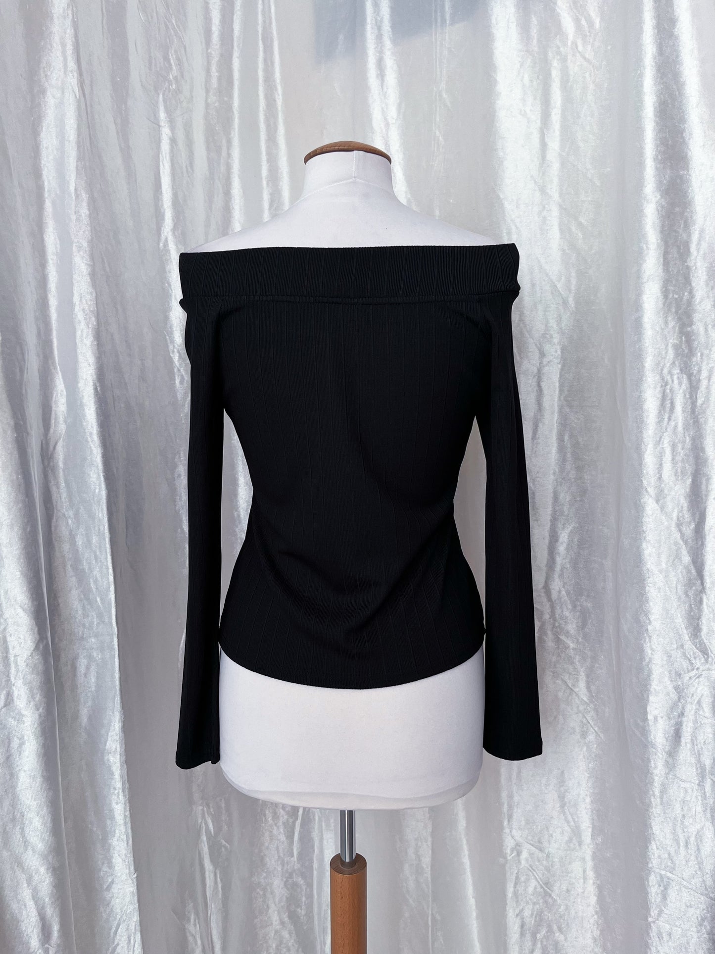 Black alt off-shoulder jacket by Blind Date 🖤