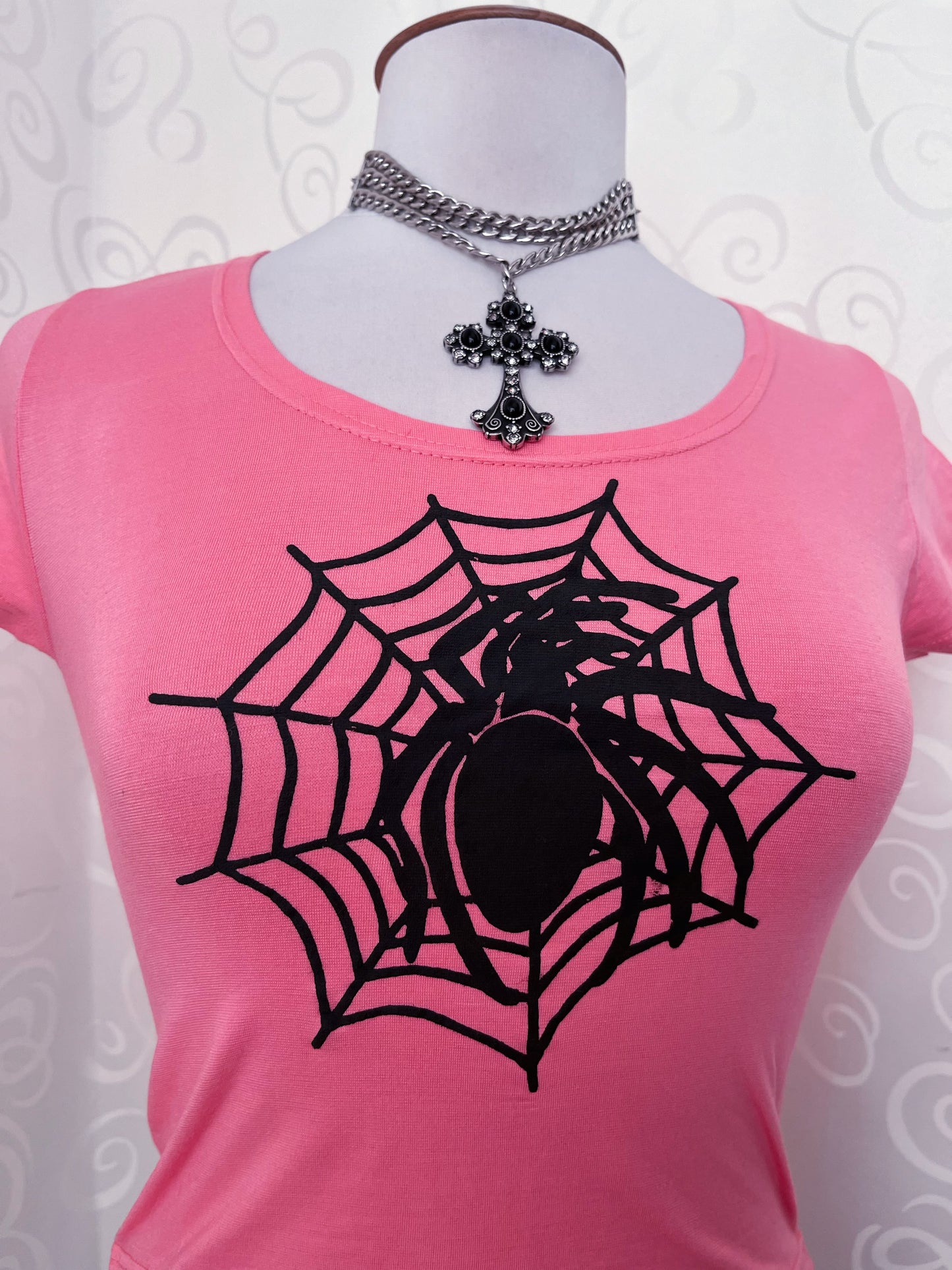 00’s Deadstock spider pink baby tee 🕷️🕸️
