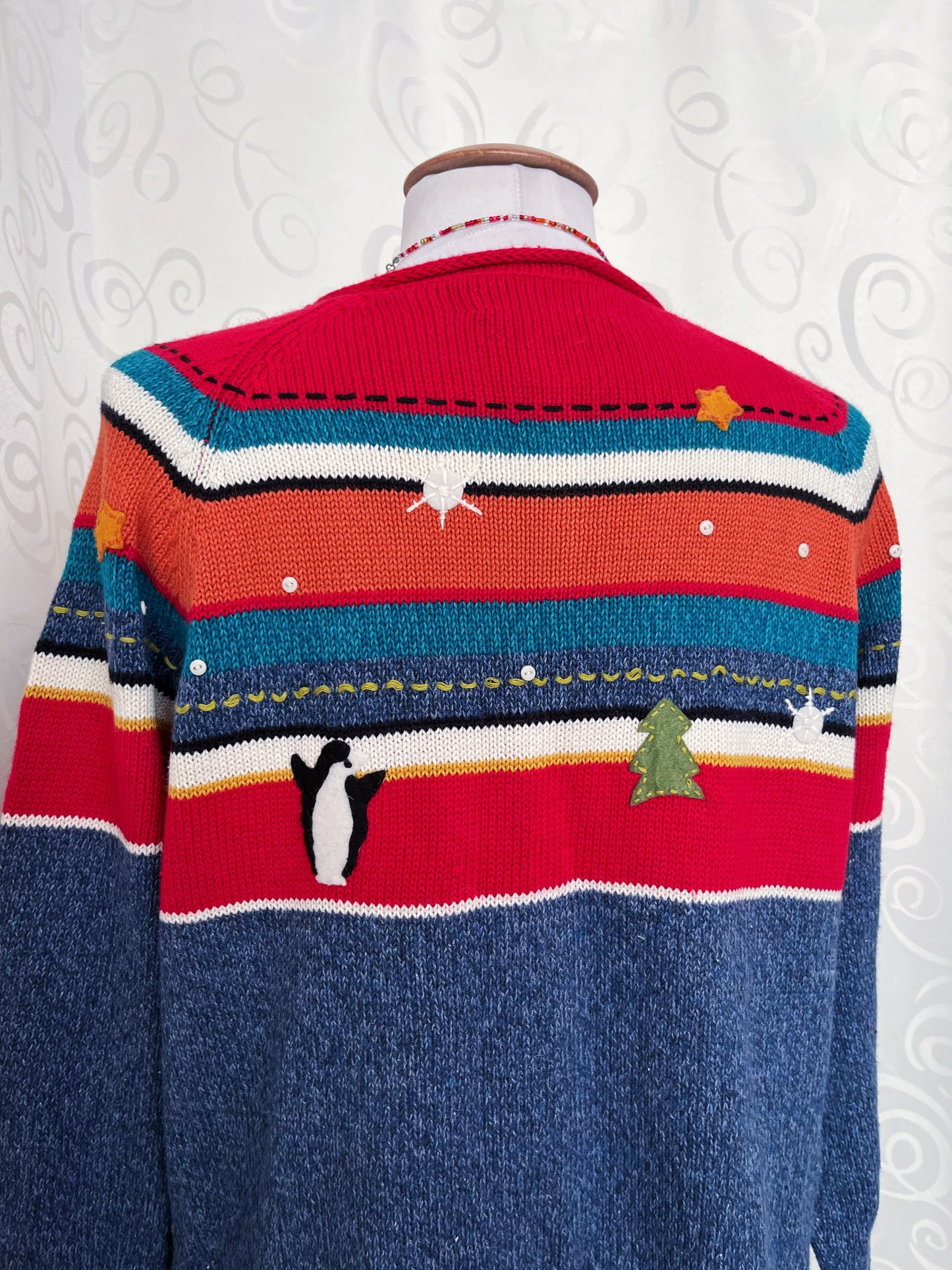 Vintage Susan Bristol knit cardigan with embroidered details & penguin patchwork 🐧❄️