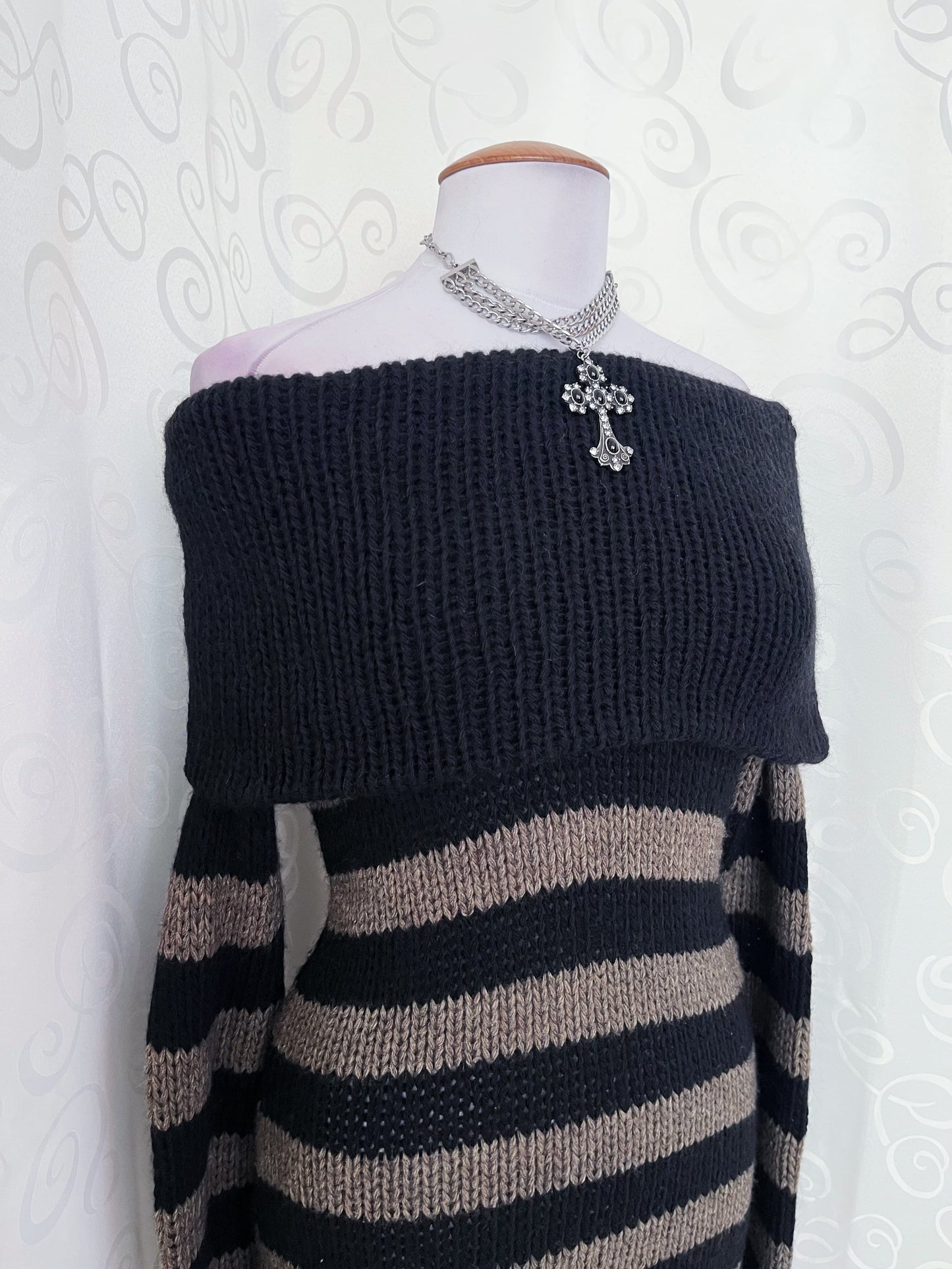 Iconic emo striped knit off-shoulder tunic 🕷🗝