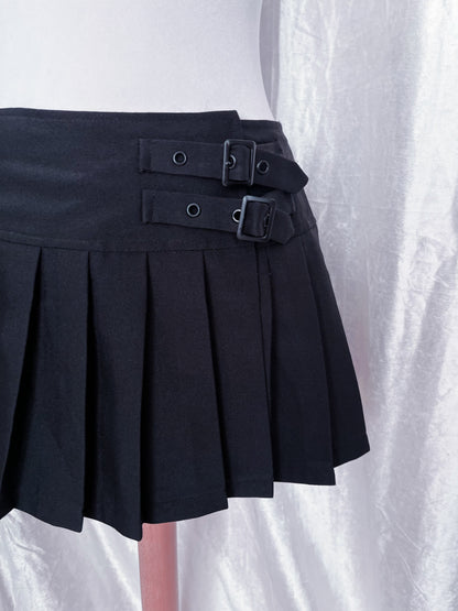 Alt mini low-waist, wrap-around skirt with belt buckle detail 🦇