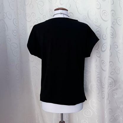 00’s Alt graphic tee with cut-out and safety pin details 🖤