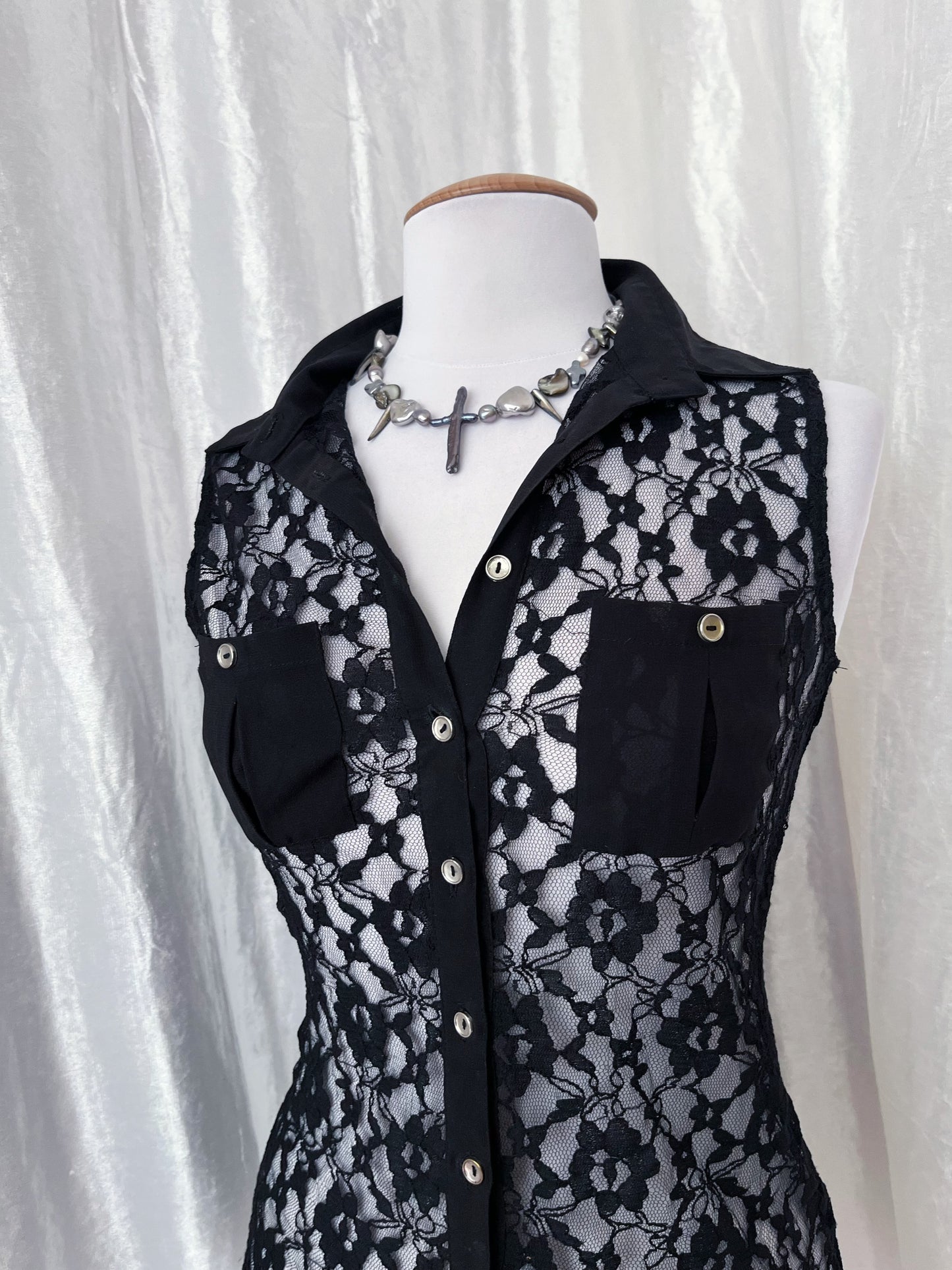 Beautiful alternative lace shirt 🕷️