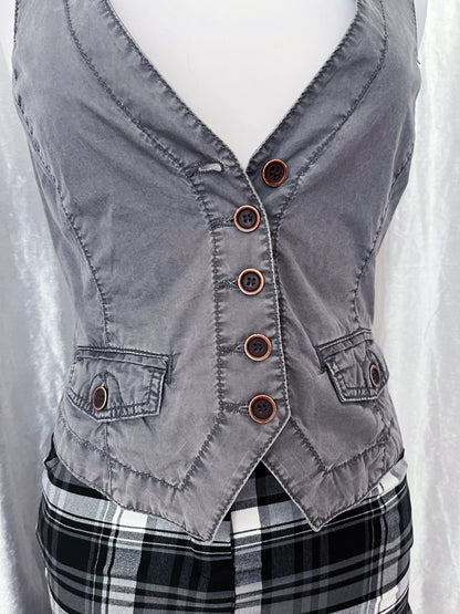 Perfect grey vest 🕸️