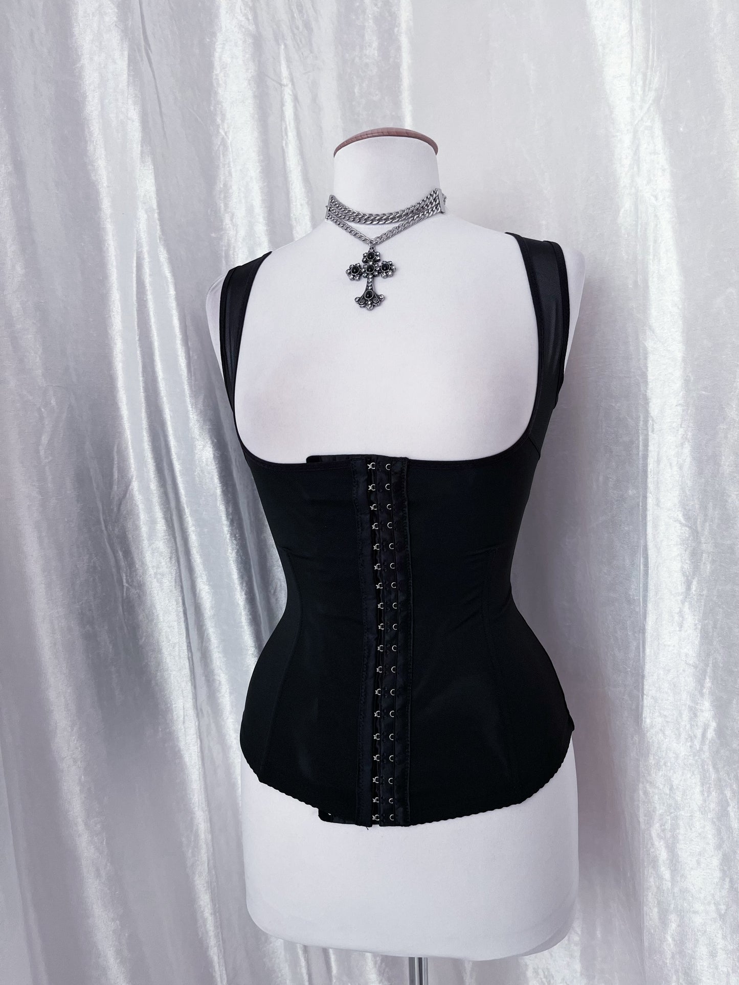 Alternative mesh training corset 🕸️