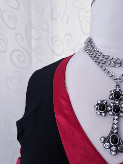 Iconic 00’s vampire dress 🕸️🩸