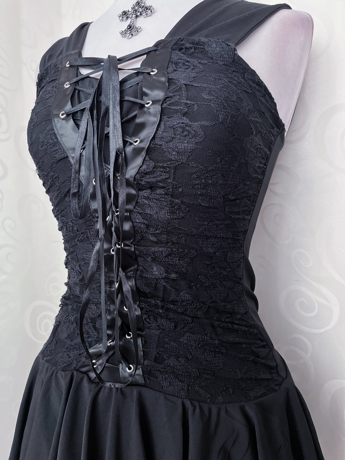 00’s Gothic lace-up lacey dress 🕷️