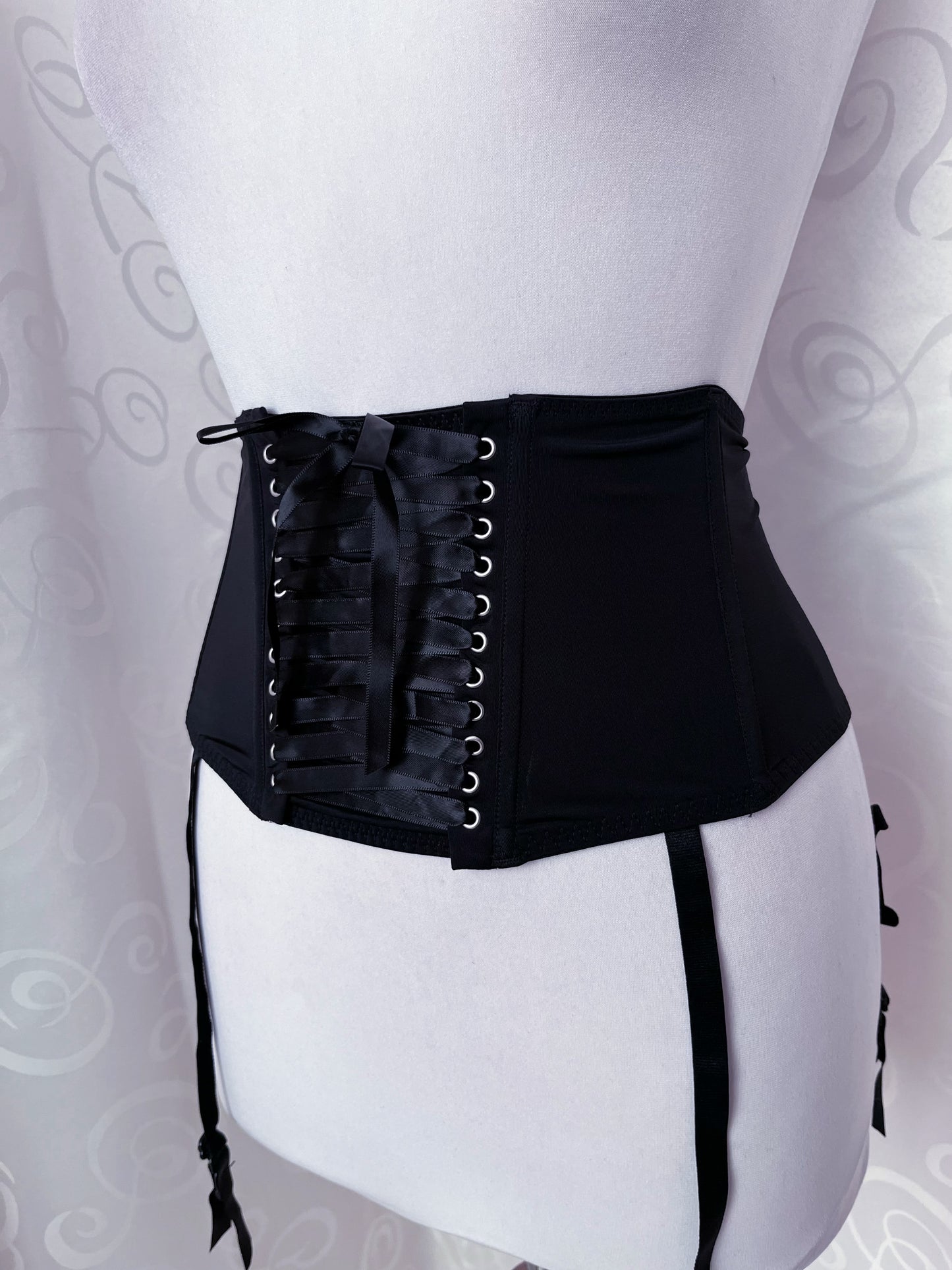 Gothic lace-up waist corset with garters 🕷️🕸️