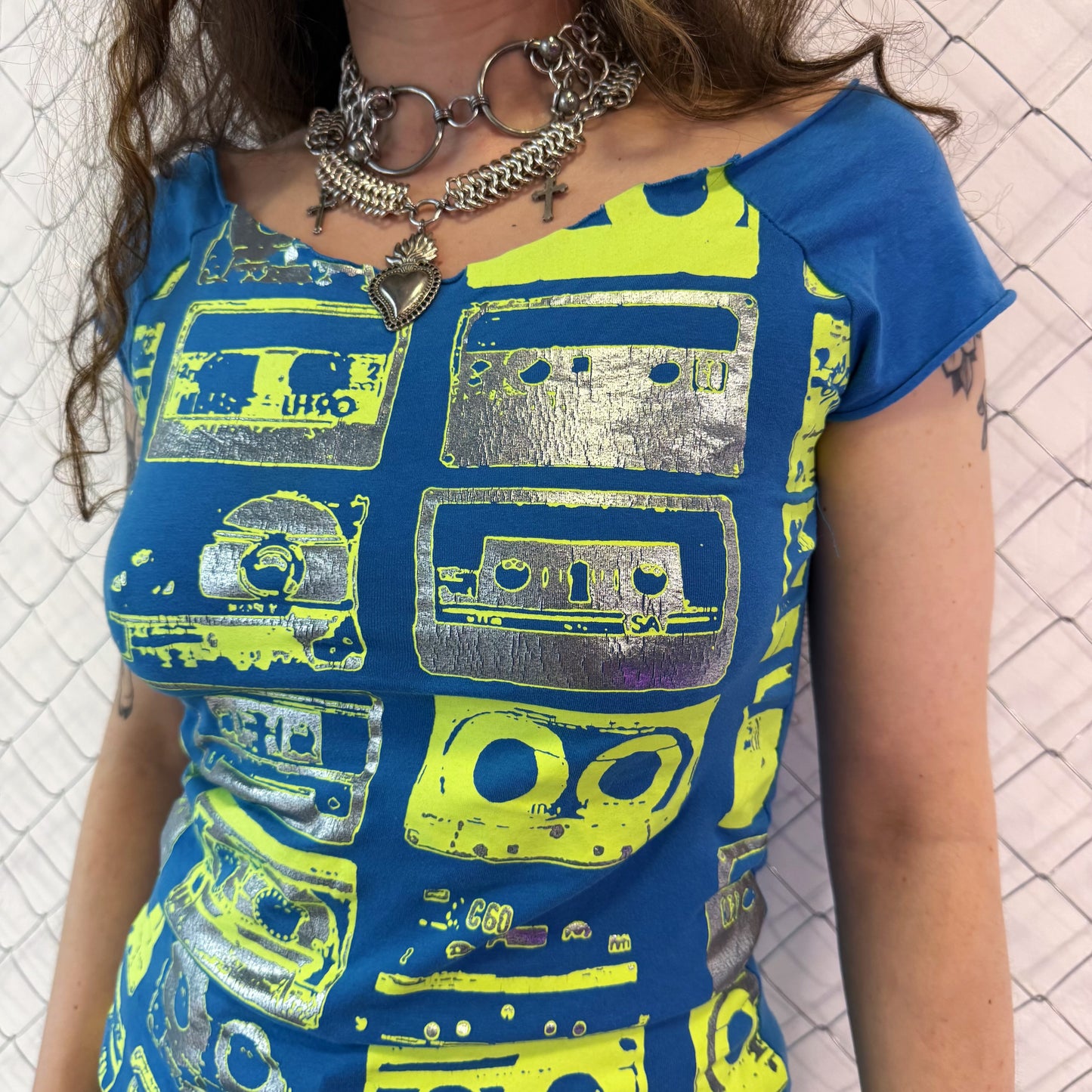 Fishbone graphic top with cut-out back detail 📹