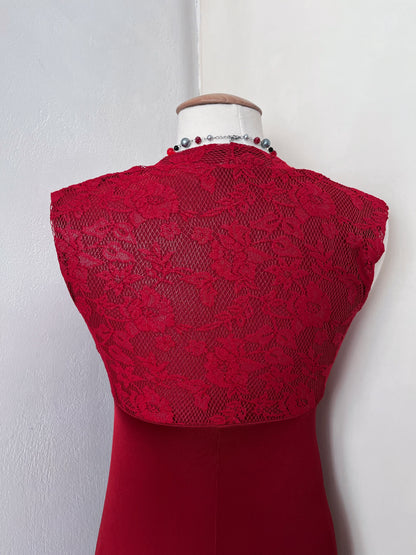 Iconic red vampire dress with lace detail 🧛🏼‍♀️