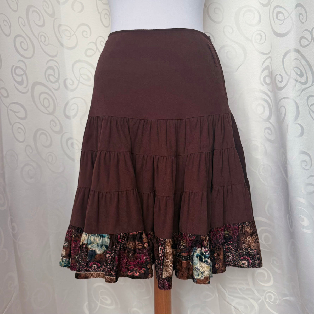 00’s Whimsy fairy thick brown ruffle skirt with velvet trim detail 🧚🏼⭐️