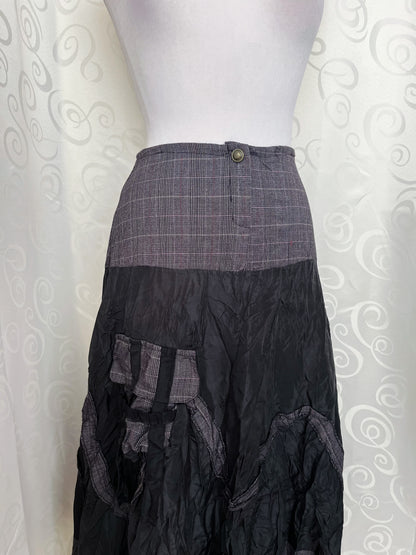 00’s iconic whimsy tartan patchwork skirt 🦇🌀