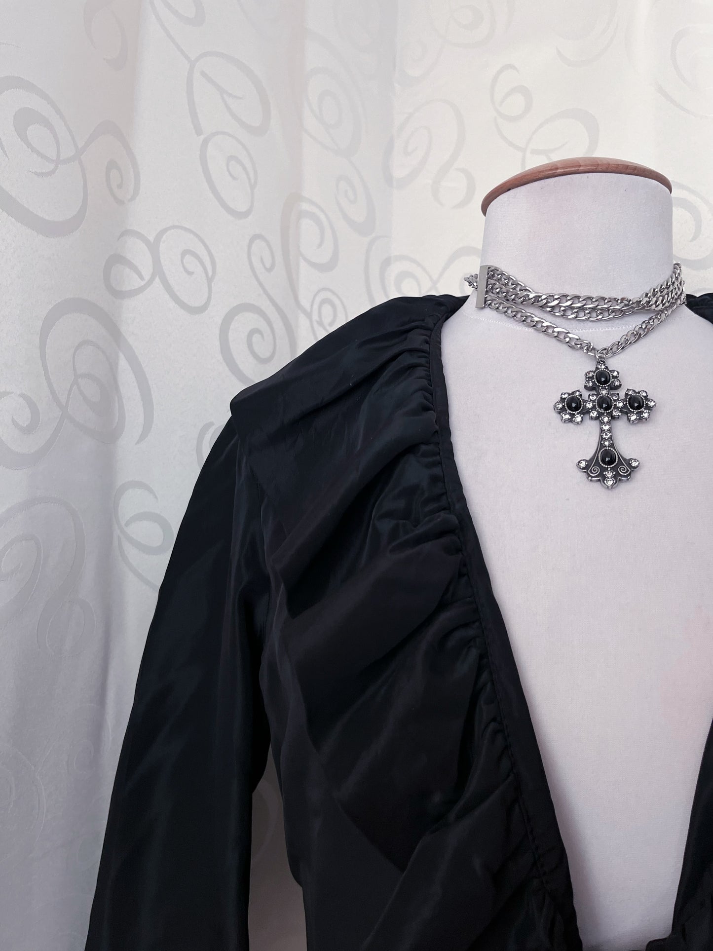 00’s gothic ruffle shirt/cardigan 🌀🕷️