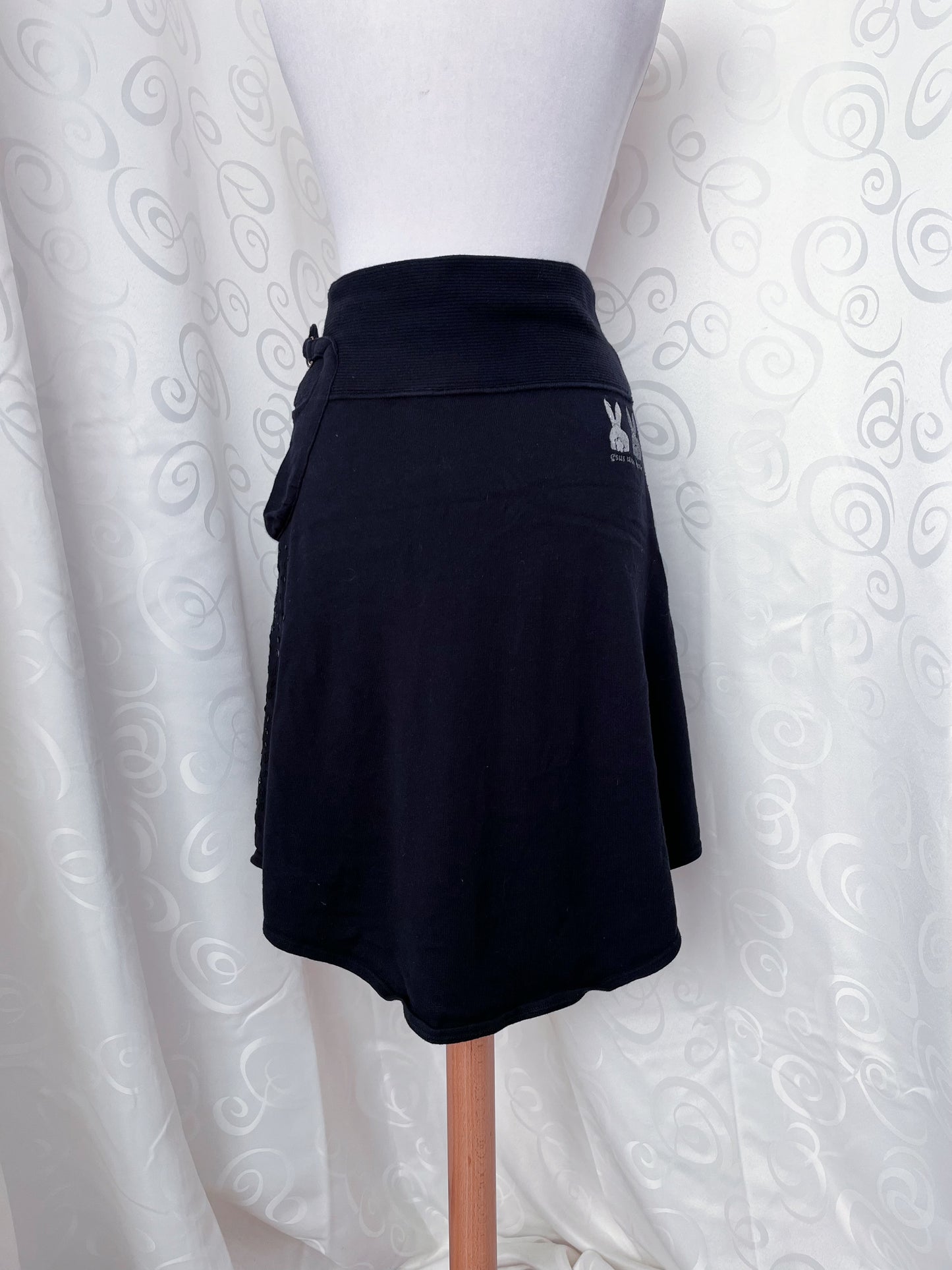 00’s alternative cotton skirt with belt details & embroidered bunnies on the back 🐇