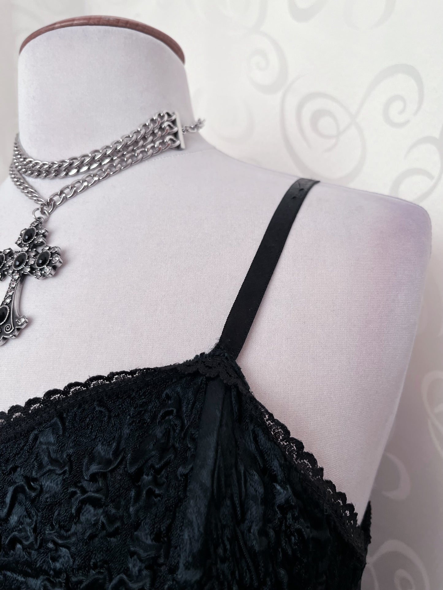 00’s Gothic black dress 🕷️