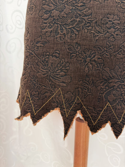 00’s Whimsy/Fairy pointy denim skirt with embossed details 🐌🐚