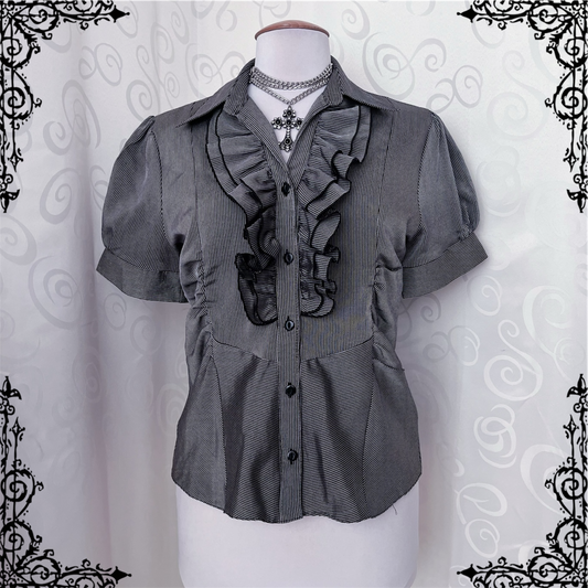00’s Gothic/Jirai Kei ruffle shirt 🖤🌀