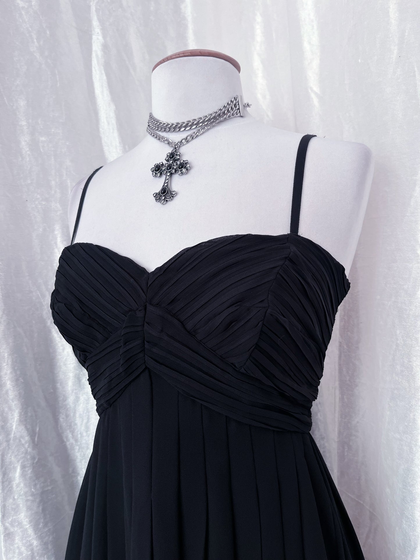 Dark whimsy black dress 🖤🦇