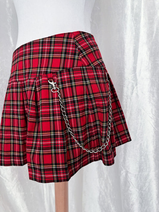 Emo/punk plaid red skirt by Cool Cat ❤️🖤